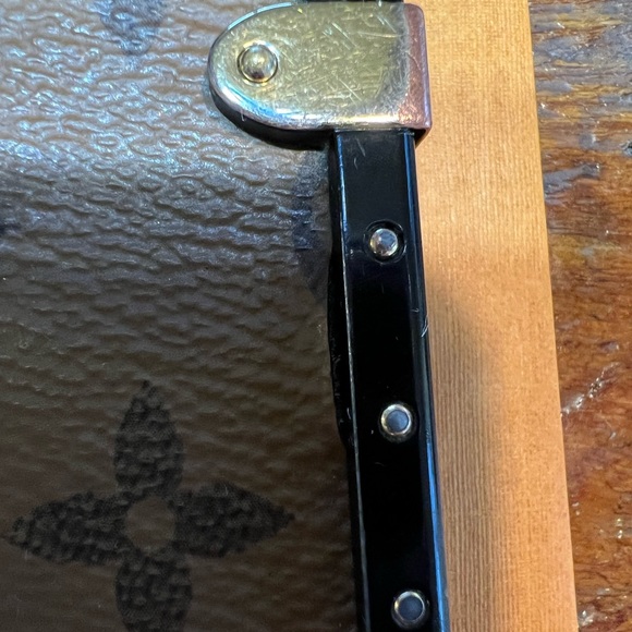 LOUIS VUITTON EYE TRUNK MONOGRAM REVERSE W/ STRAP IPHONE X/XS. - Picture 13 of 16